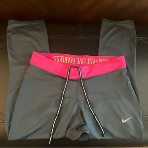 Nike Dri-Fit Run Fast Live Fearless Capri Legging. Gray & Pink. Size M